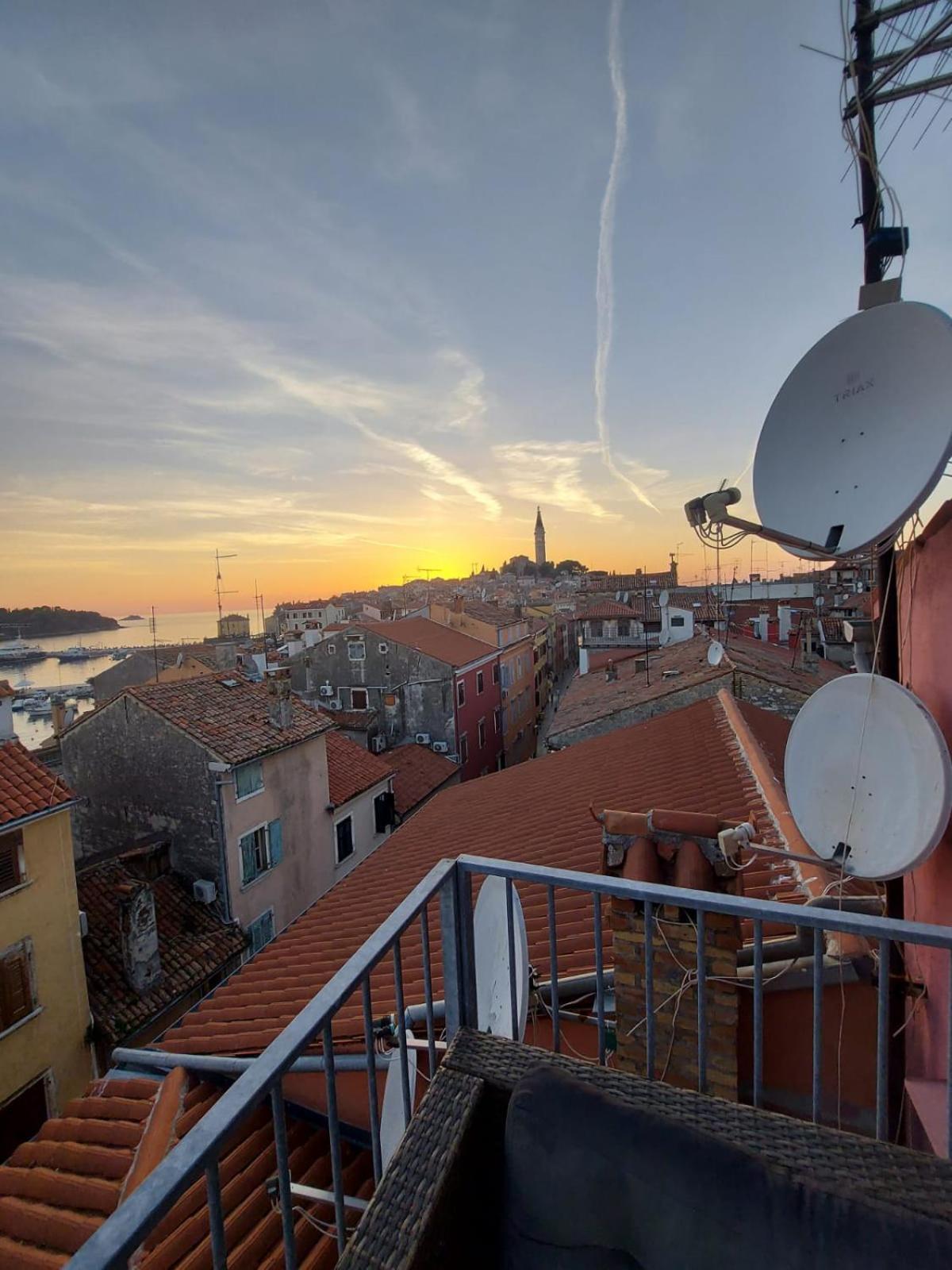Appartement Beautiful Sunsets Over The Roofs Of Rovinj Extérieur photo
